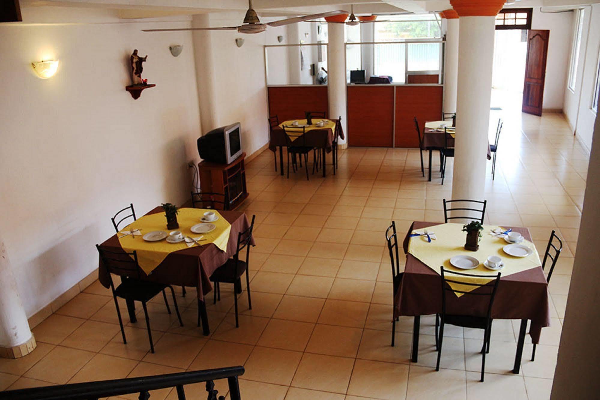 Hotel Red Rose Negombo Extérieur photo