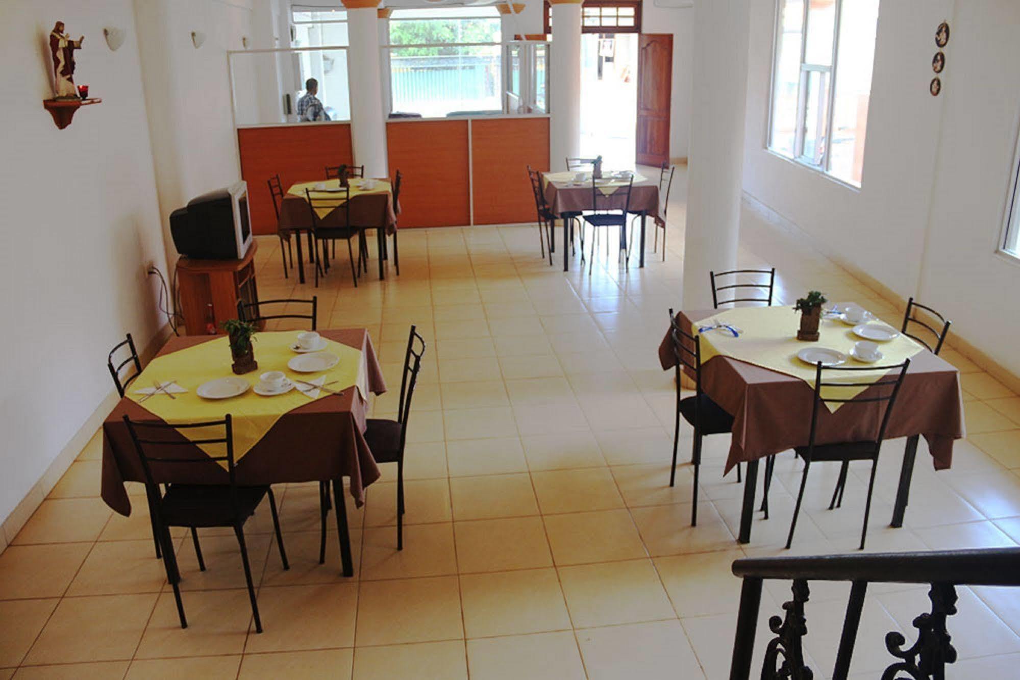 Hotel Red Rose Negombo Extérieur photo