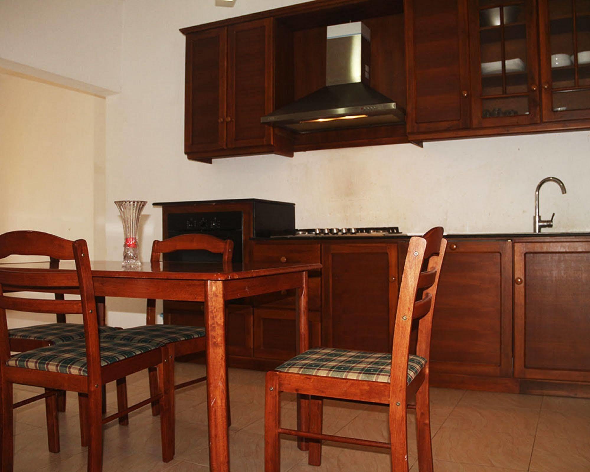 Hotel Red Rose Negombo Extérieur photo