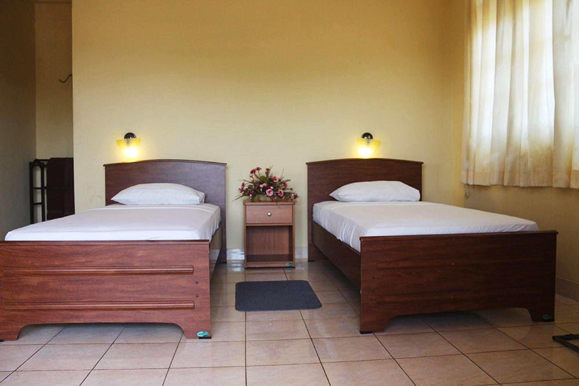 Hotel Red Rose Negombo Extérieur photo