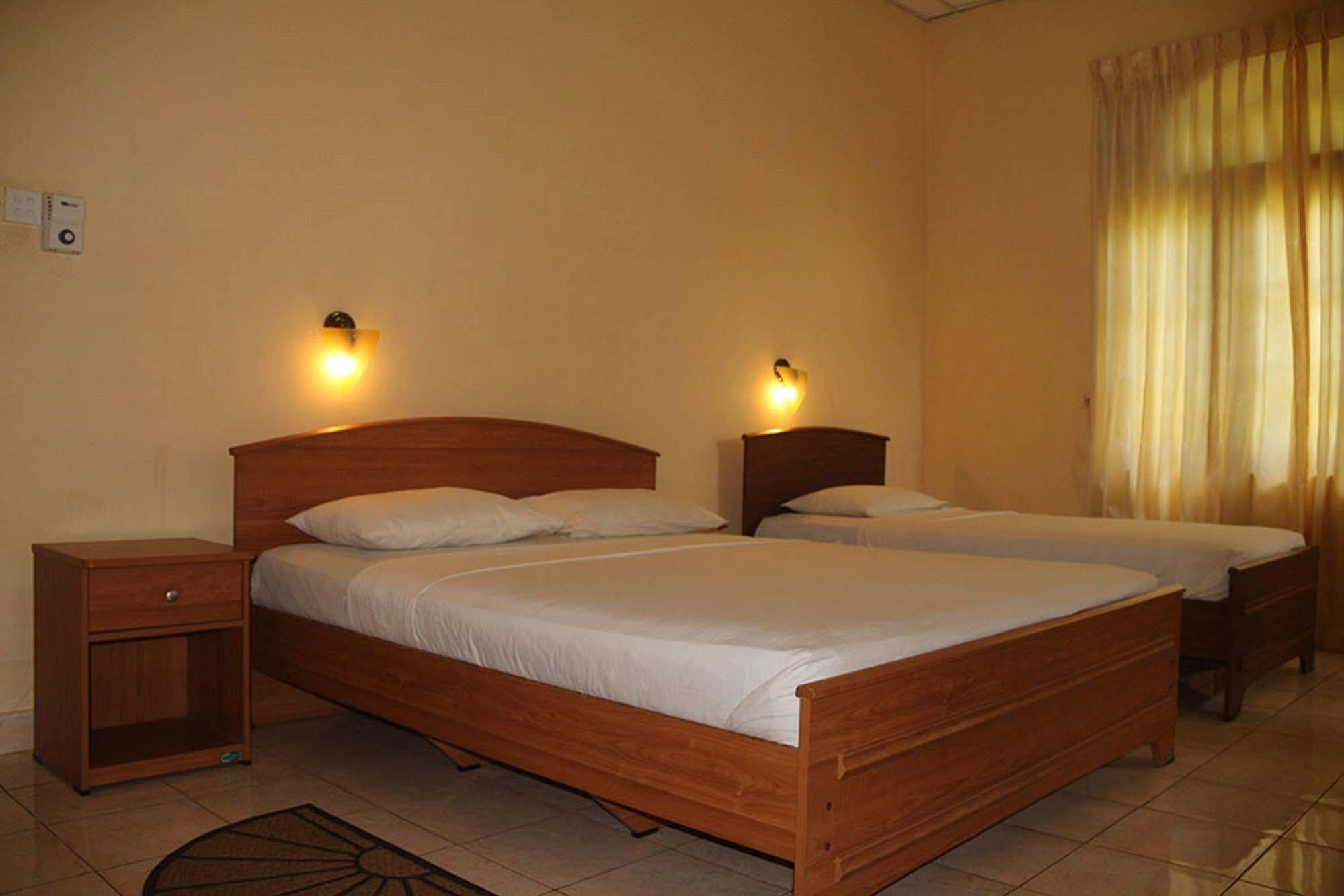 Hotel Red Rose Negombo Extérieur photo