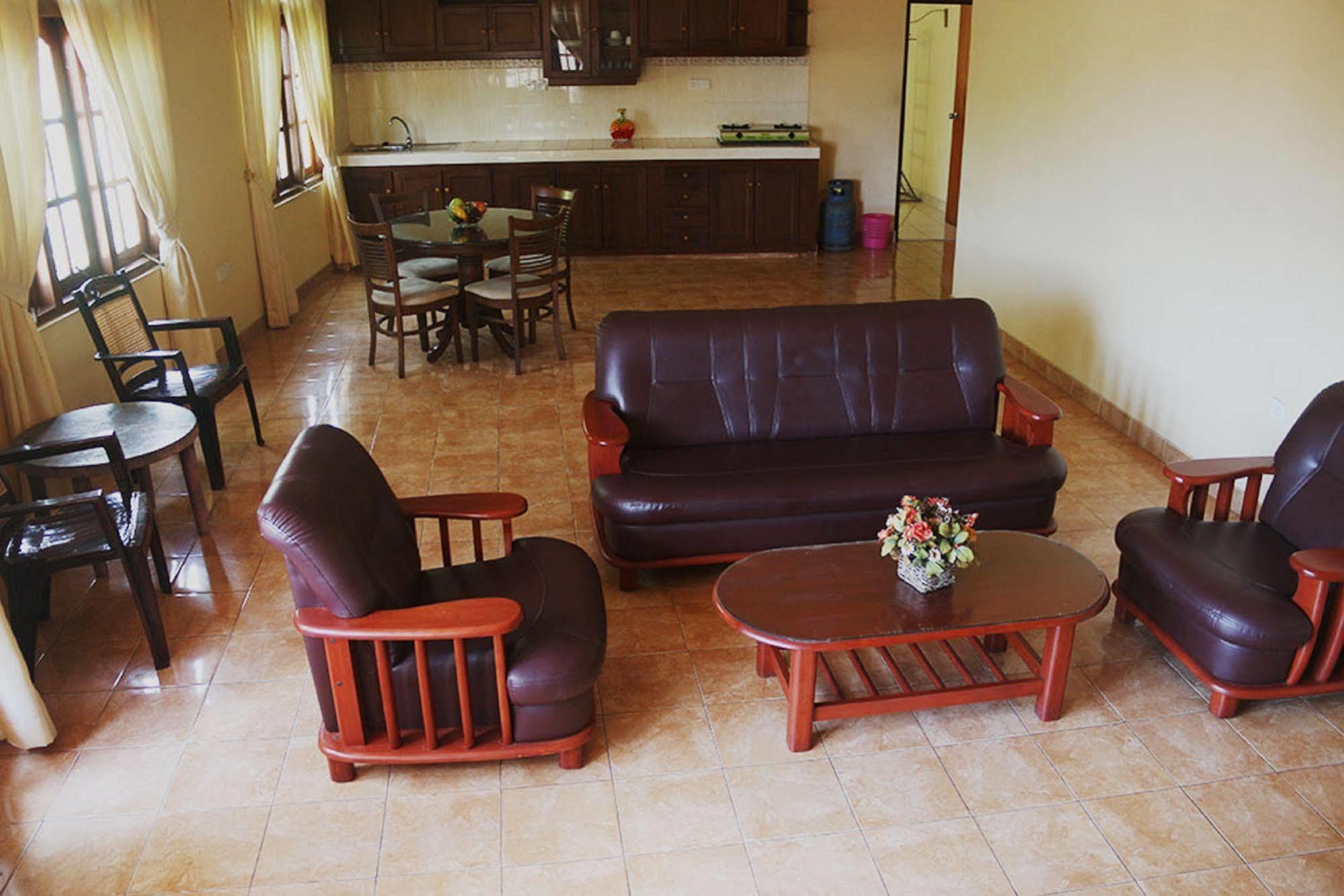 Hotel Red Rose Negombo Extérieur photo