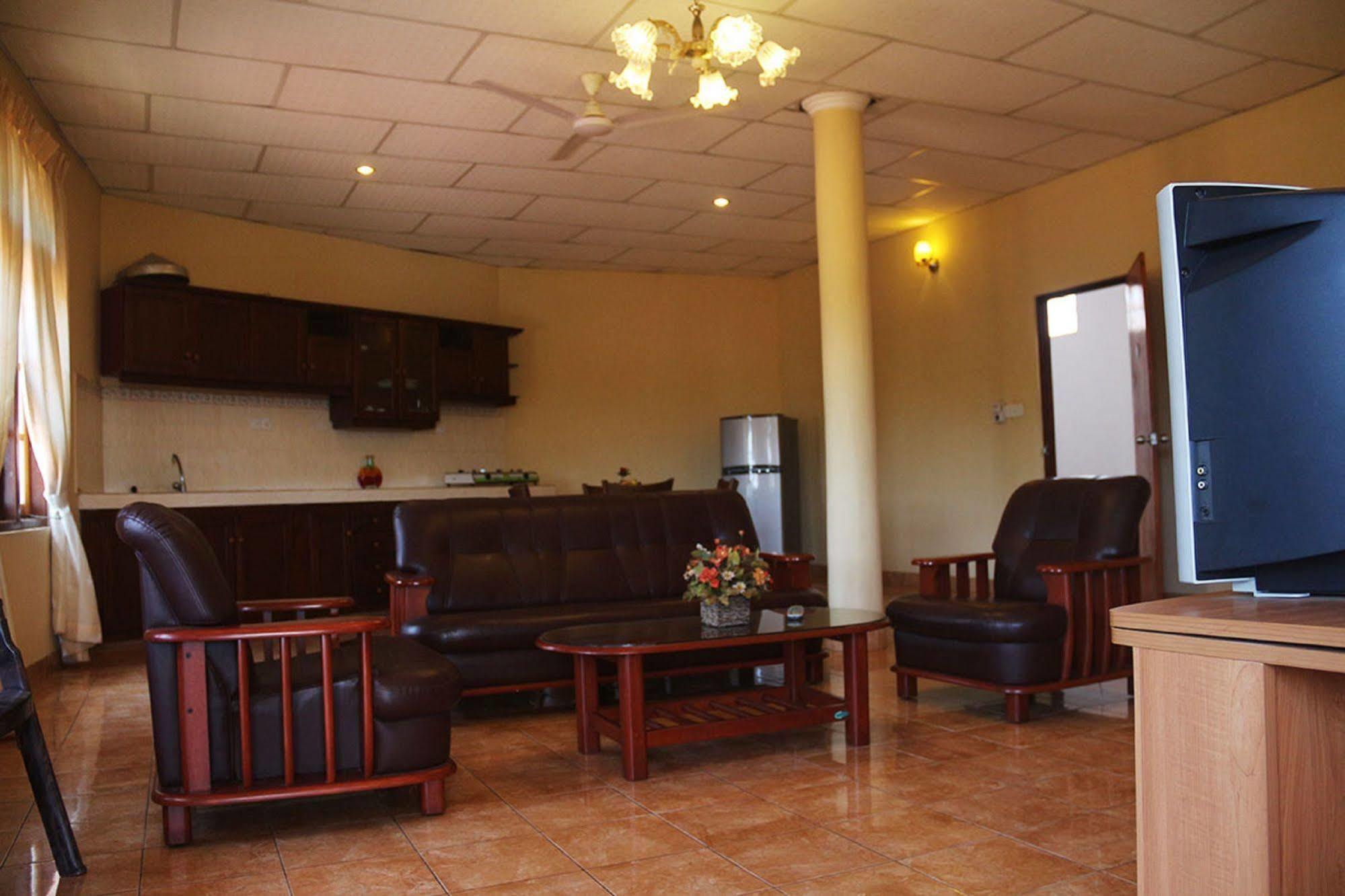 Hotel Red Rose Negombo Extérieur photo