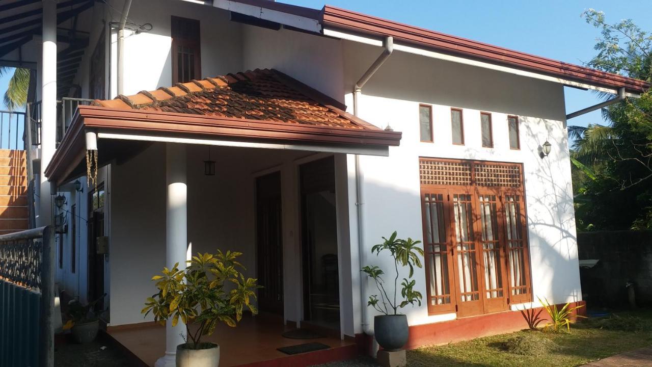 Hotel Red Rose Negombo Extérieur photo